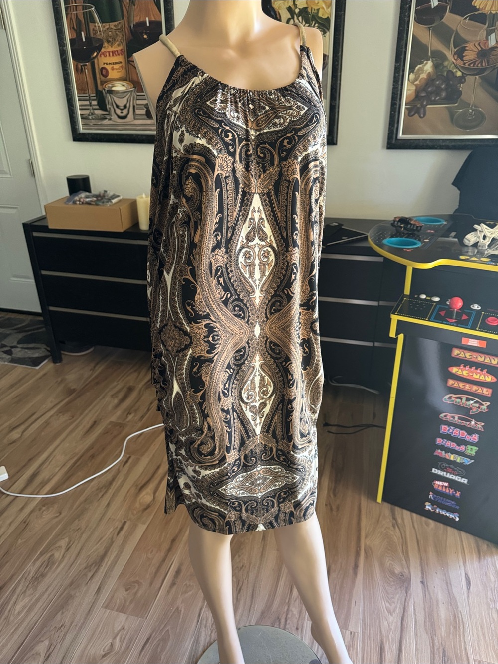 Sleeveless Paisley Print Shift Dress in Black and Brown P10